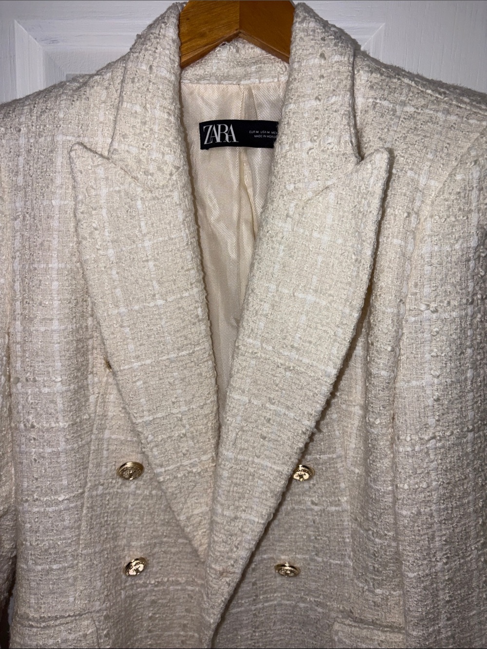 Zara Cream Bouclé Double-Breasted Blazer with Gold Buttons - Picture 2 of 11